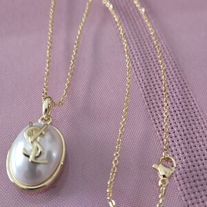 Gold Pendant Necklace with Pearl Accent